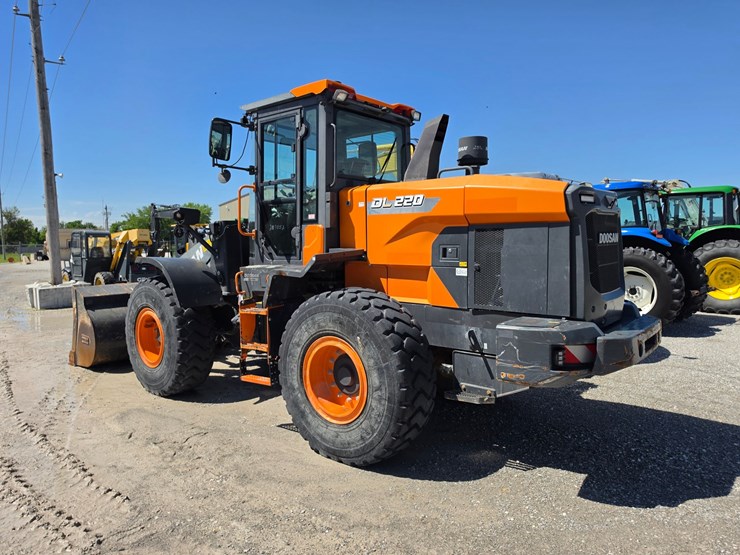 2021-doosan-dl220-image-17