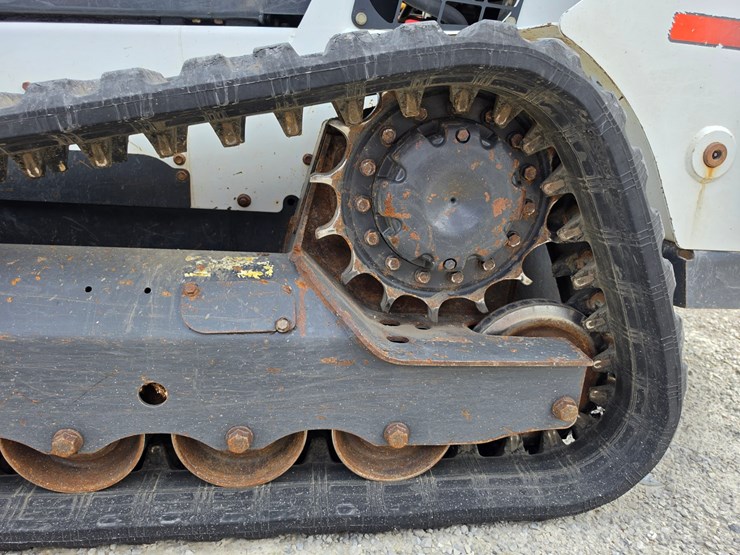2016-bobcat-t595-image-21