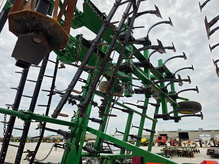 2011-john-deere-2210-image-14