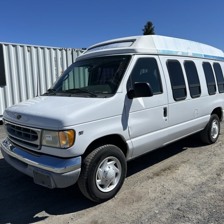 2002 FORD E250
