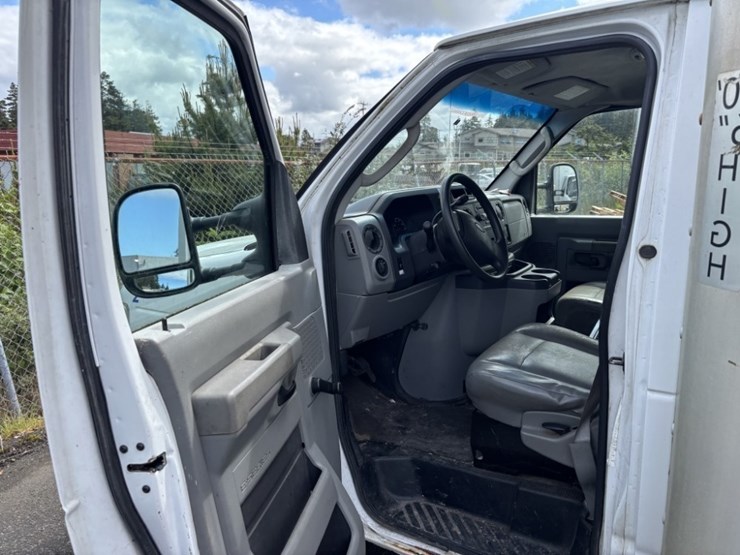 2012-ford-e350-image-24
