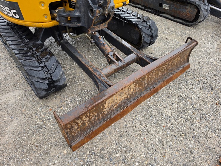 2020-deere-35g-image-23