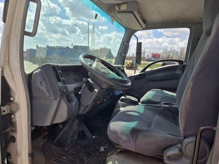 inoperable-2010-isuzu-flatbed-truck-jale5w169a7301-image-10