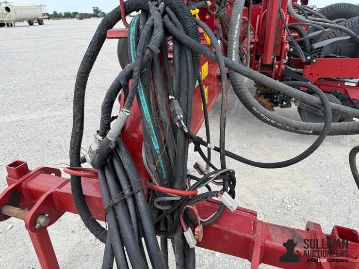 2014-case-ih-1255-image-10