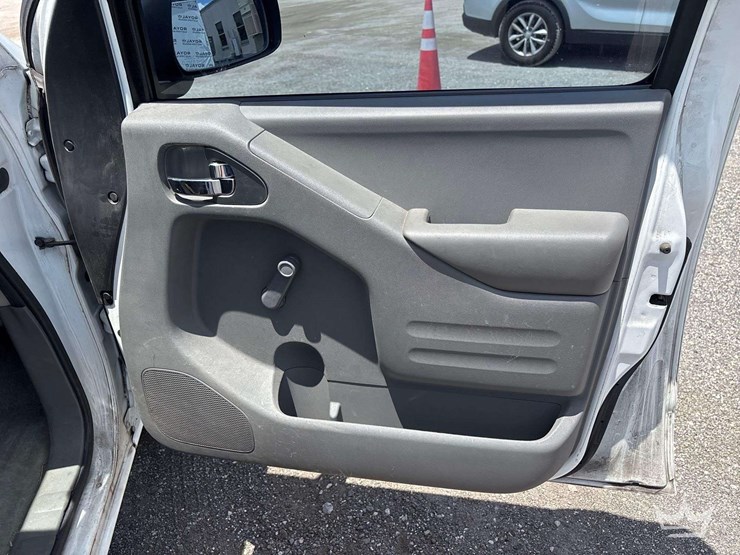 2015-nissan-frontier-image-23