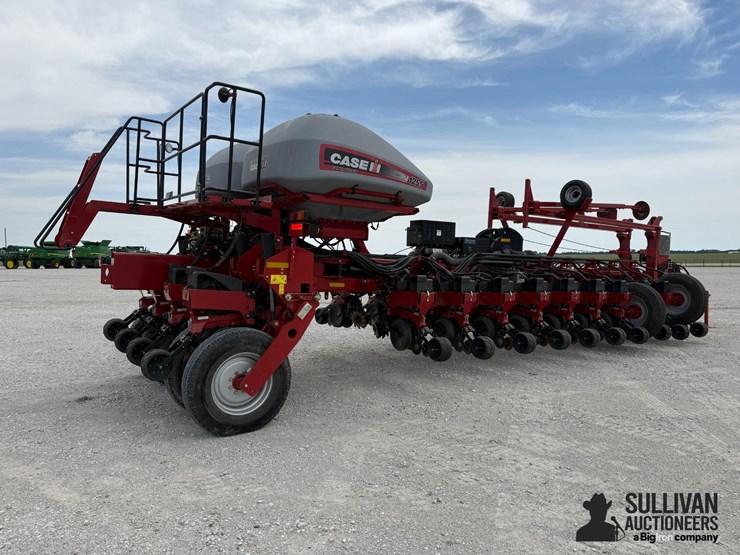 2014-case-ih-1255-image-5