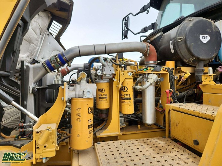2022-caterpillar-730-image-23