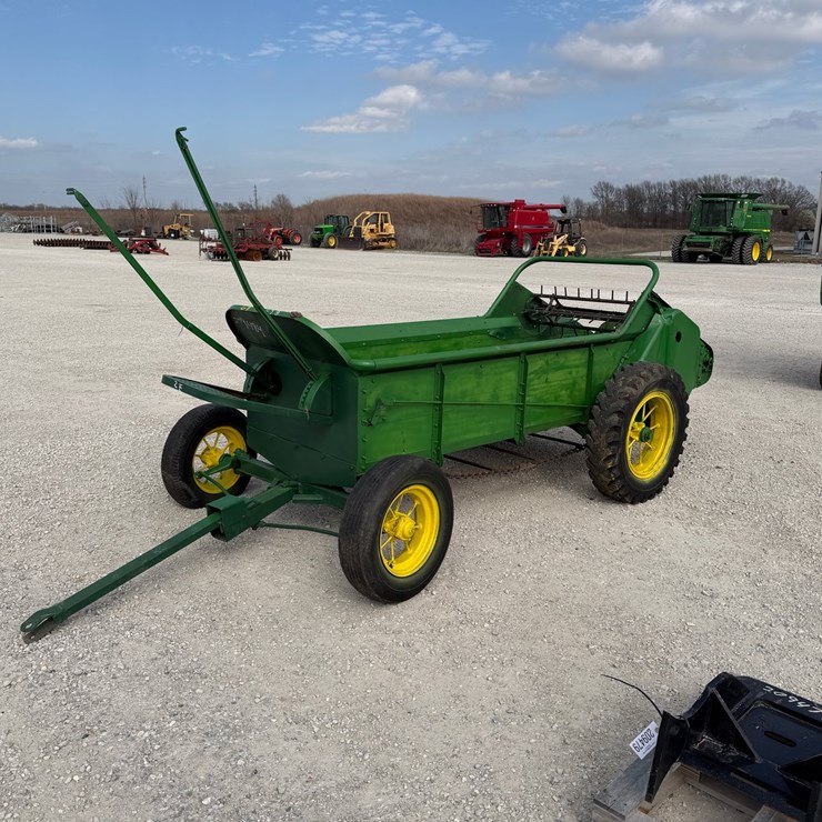 #209484 • John Deere Manure Spreader