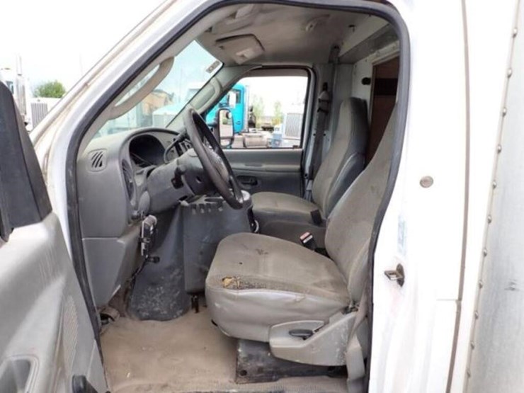 2004-ford-e450-image-18