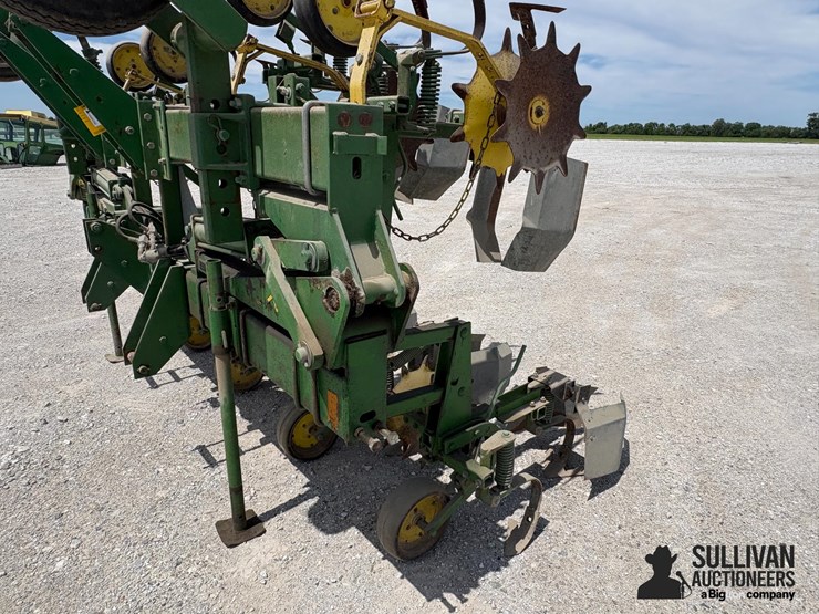 john-deere-845-image-9