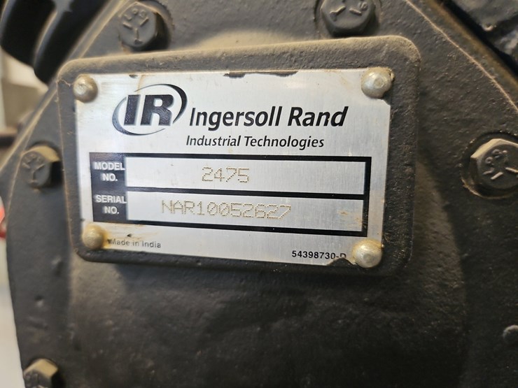 ingersoll-rand-80-gallon-air-compressor-image-9