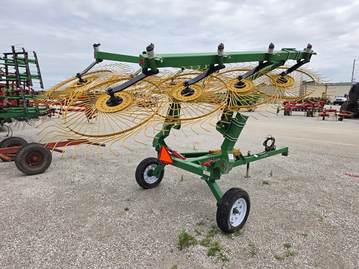 #207208-•-2013-ogden-hayrunner-wheel-rake-image-6