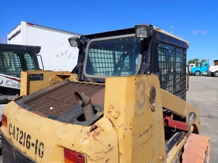 2006-caterpillar-216b-image-22