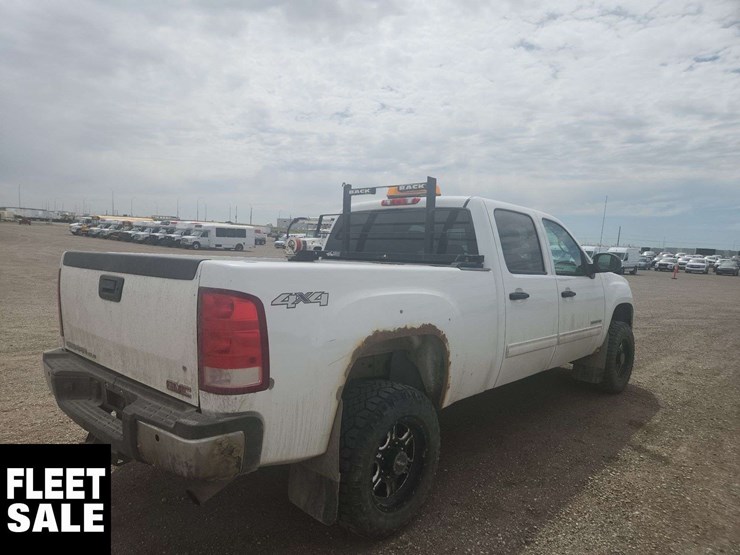2011-gmc-sierra-2500hd-image-4