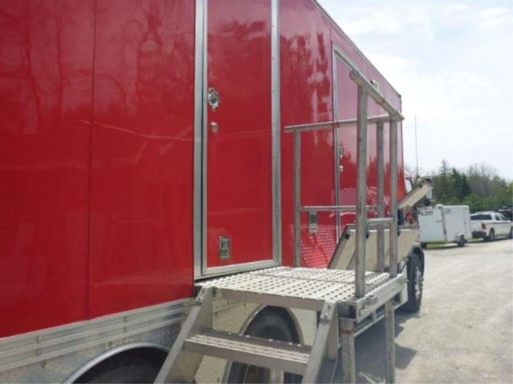 2005-gmc-t8500-image-70