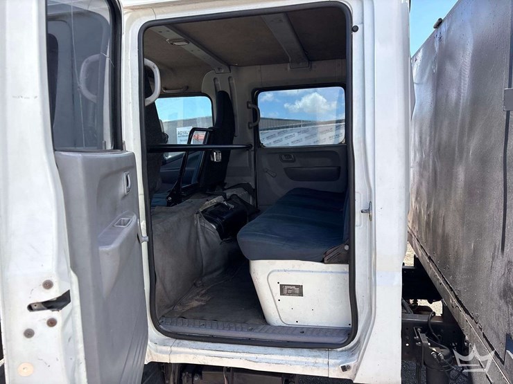 2015-mitsubishi-fuso-fec72w-image-17