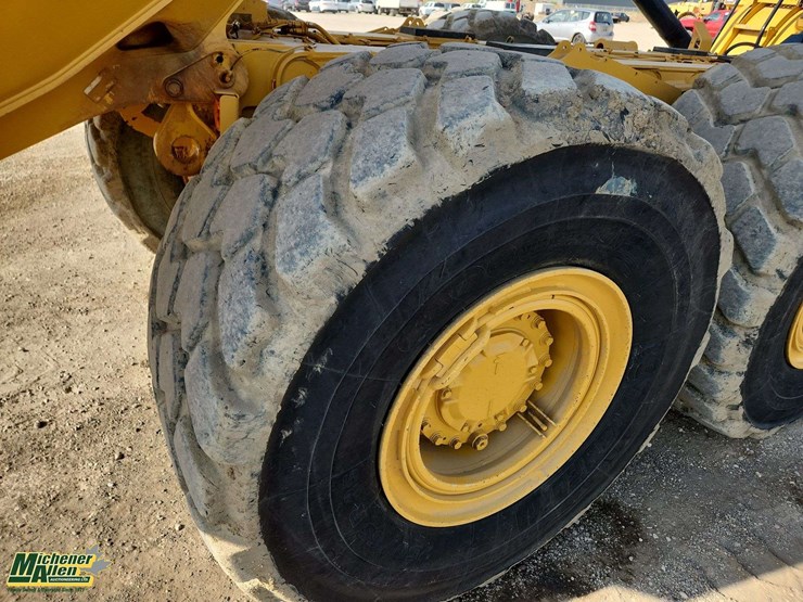 2017-caterpillar-730-image-28