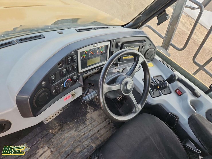 2017-caterpillar-730-image-19