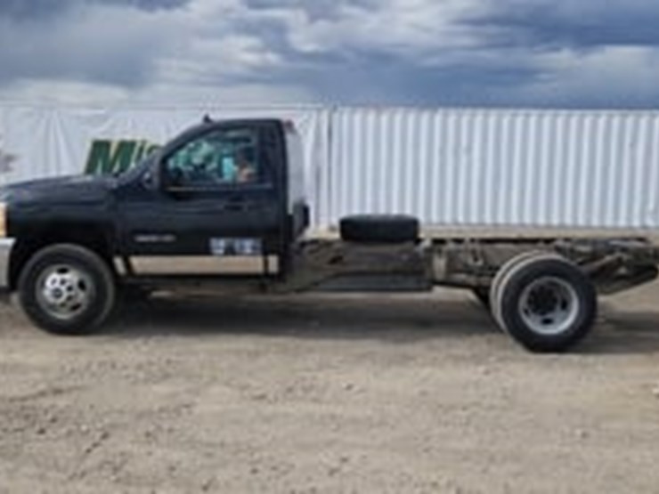 2012-chevrolet-silverado-3500-image-6