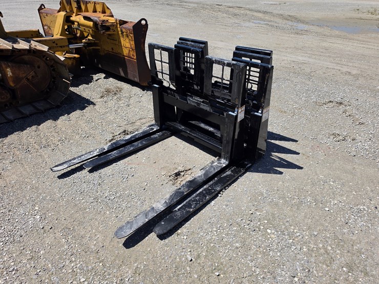 #205406-•-new-wt-pallet-forks-image-1
