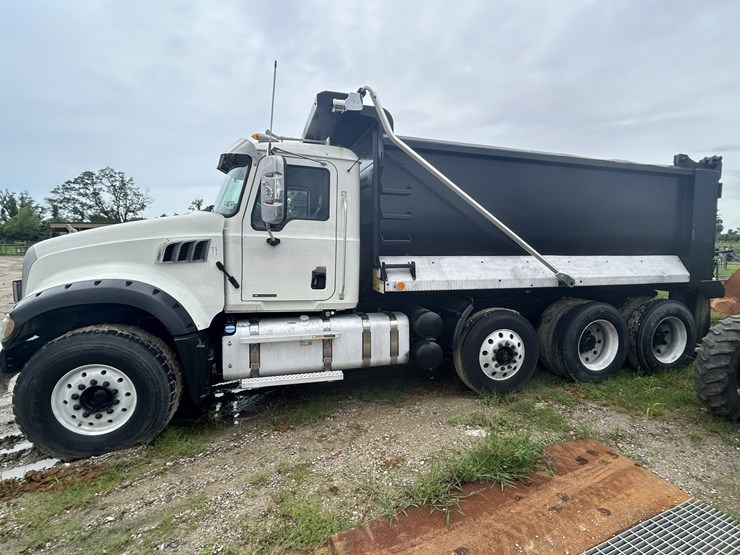 2019-mack-granite-104fr-image-6