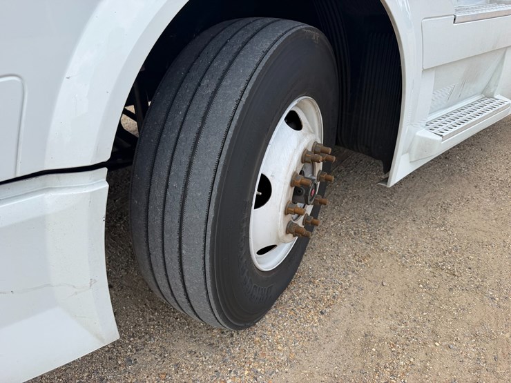 #16284-•-2018-volvo-truck-image-8