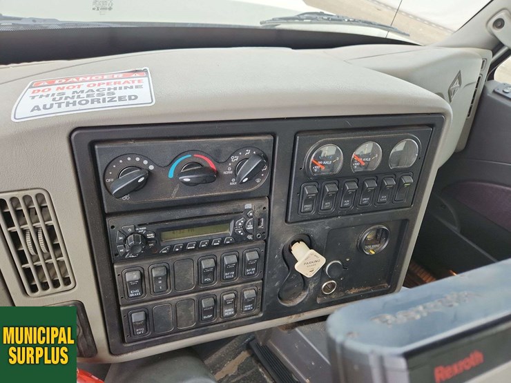 2013-international-workstar-7400-image-23