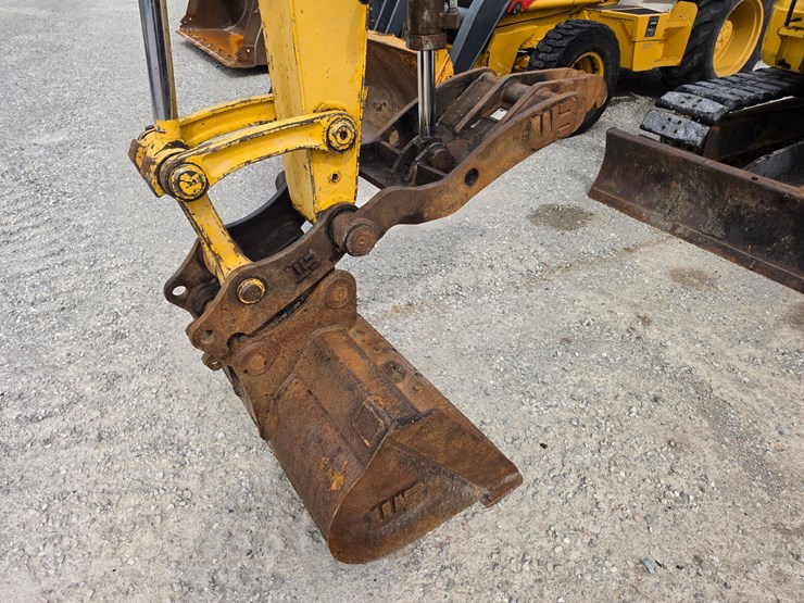 2013-komatsu-pc88mr-8-image-2