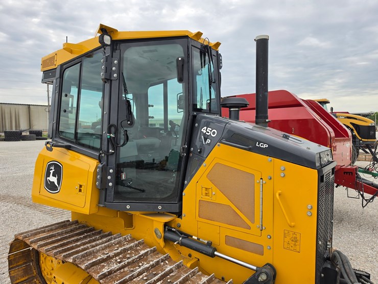 2023-deere-450-lgp-image-21