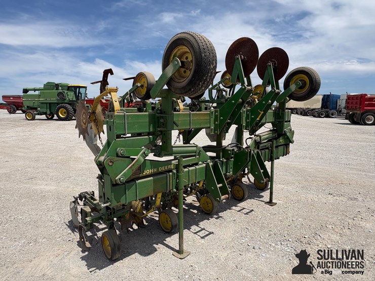 john-deere-845-image-3