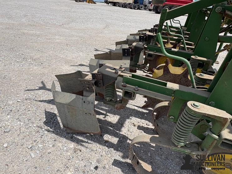 john-deere-845-image-17