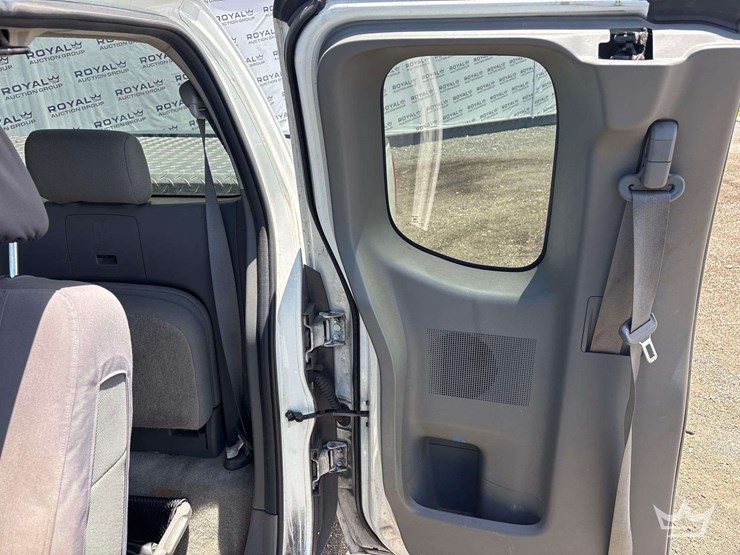 2015-nissan-frontier-image-17