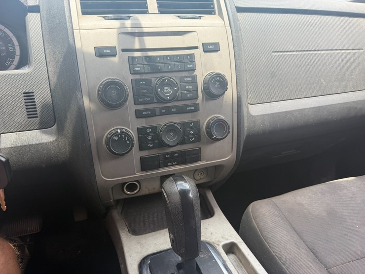 2010-ford-escape-image-10