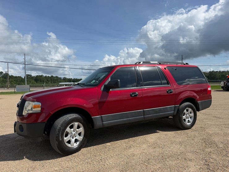 2013-ford-expedition-image-1