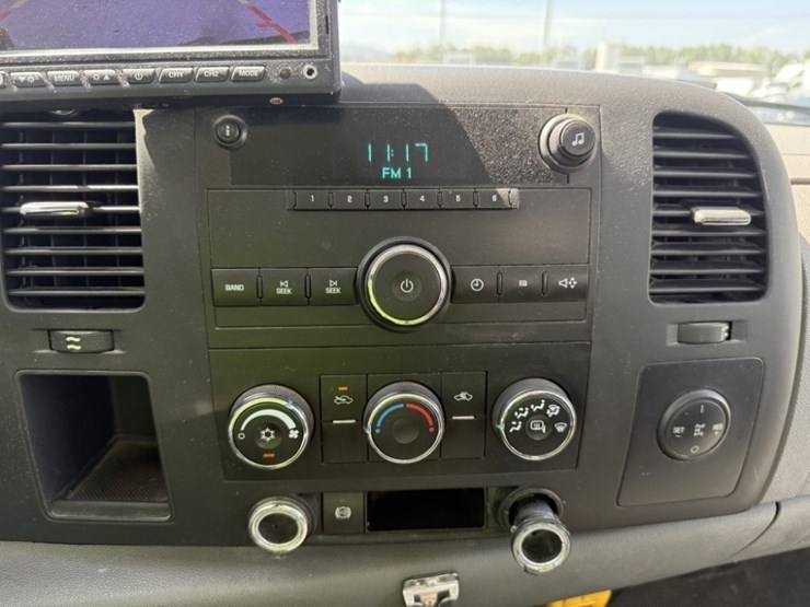 2011-gmc-sierra-2500-image-28