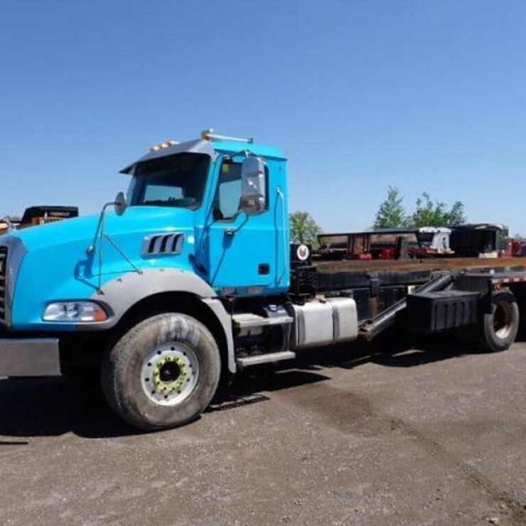 2015 MACK GRANITE GU813