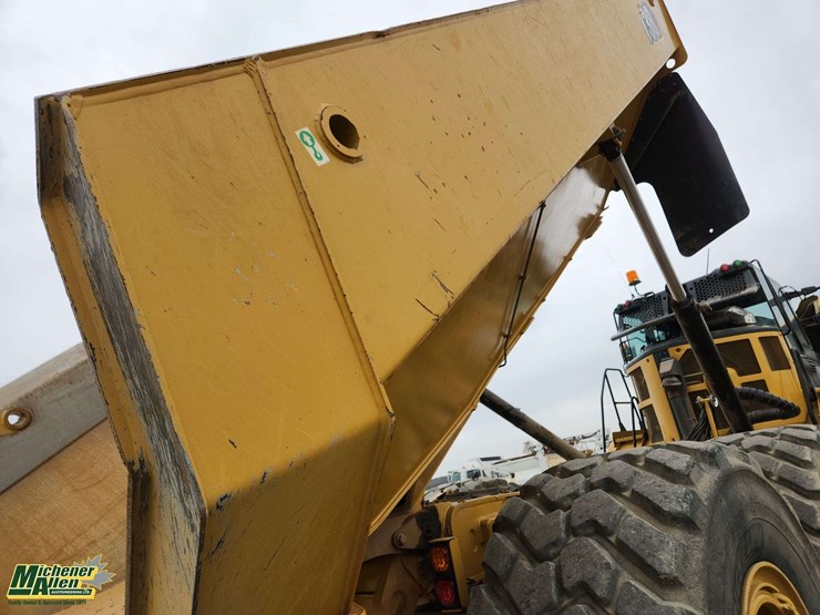 2022-caterpillar-730-image-37