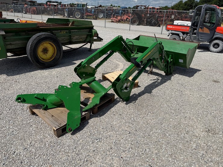 2022-john-deere-520m-image-7