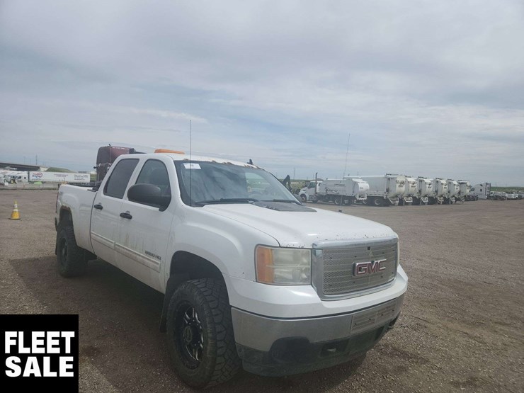 2011-gmc-sierra-2500hd-image-2