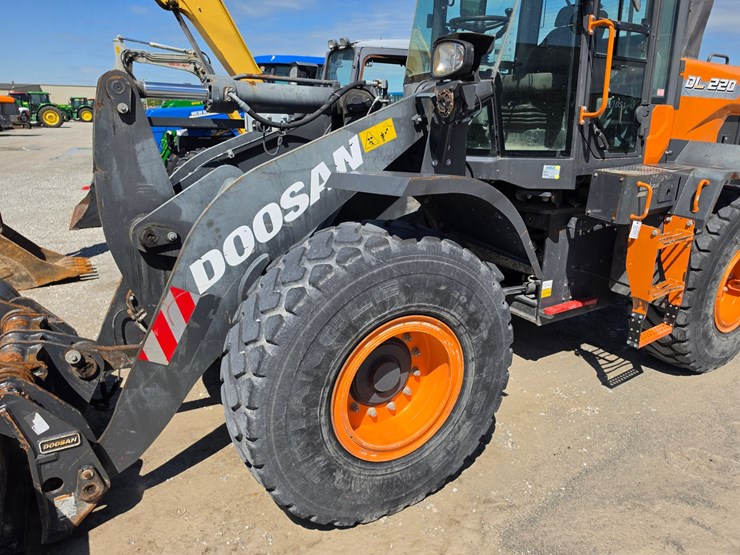 2021-doosan-dl220-image-6