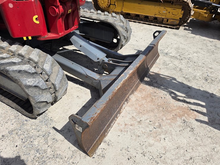 2016-takeuchi-tb280fr-image-23