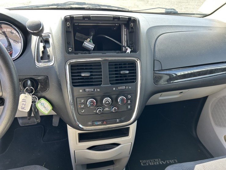 2014-dodge-grand-caravan-image-15