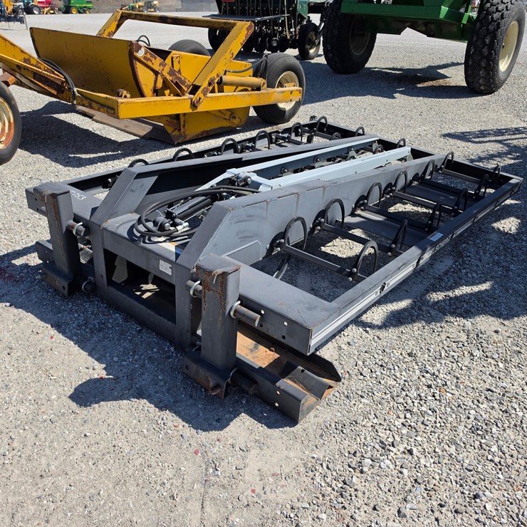#205753 • Hoelscher 100 Bale Claw