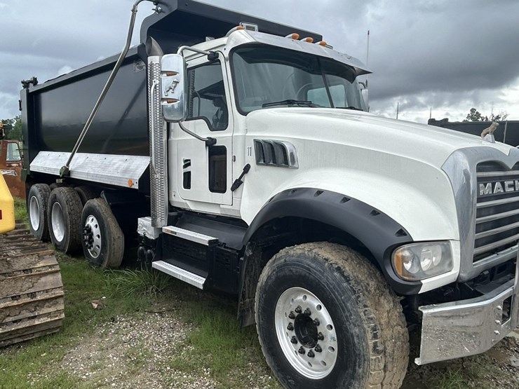 2019-mack-granite-104fr-image-9