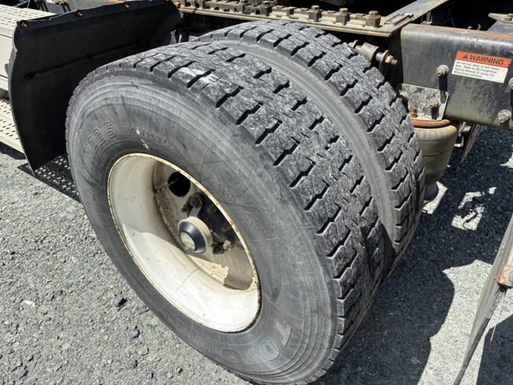 2006-freightliner-columbia-s/a-truck-tractor-image-10
