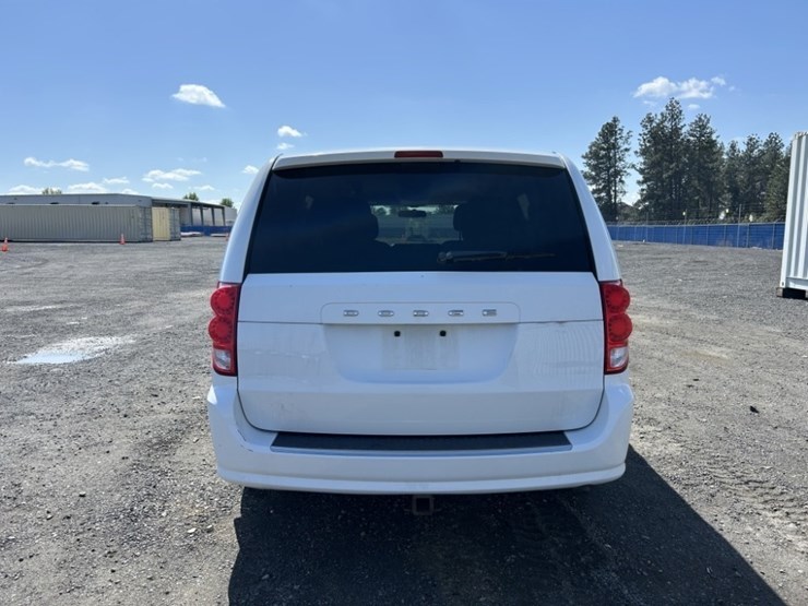2014-dodge-grand-caravan-image-4