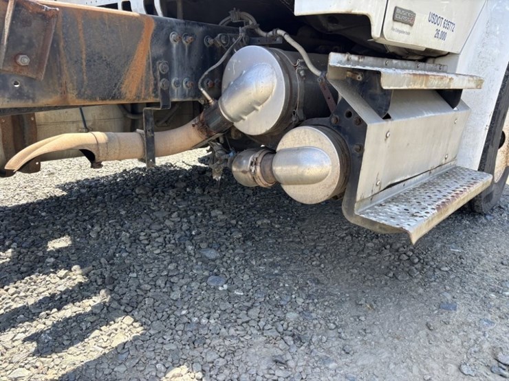 2012-freightliner-m2-s/a-cab-&-chassis-image-17