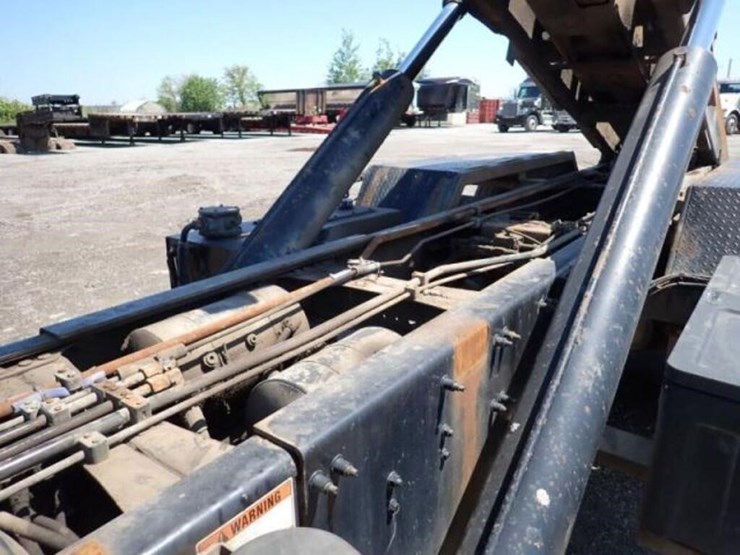 2015-mack-granite-gu813-image-84