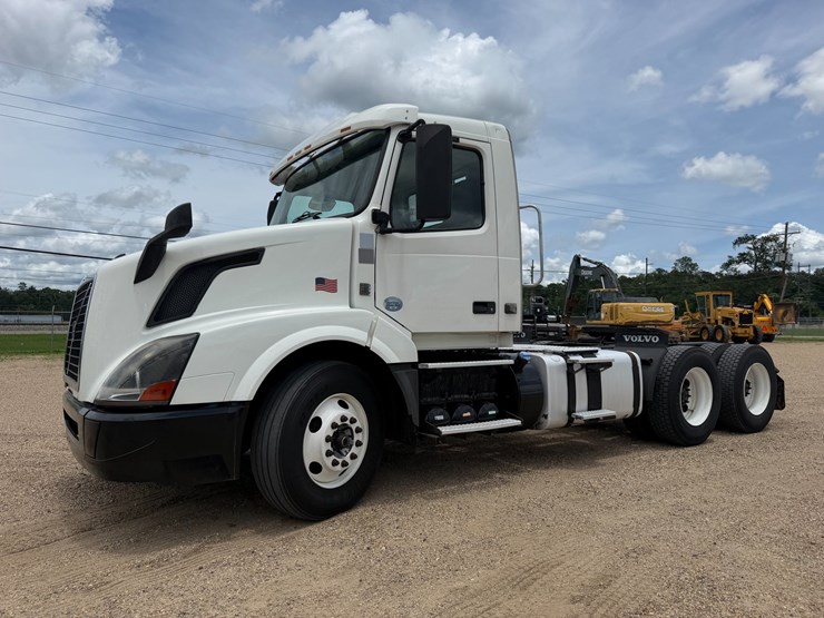 #16283-•-2014-volvo-truck-image-1