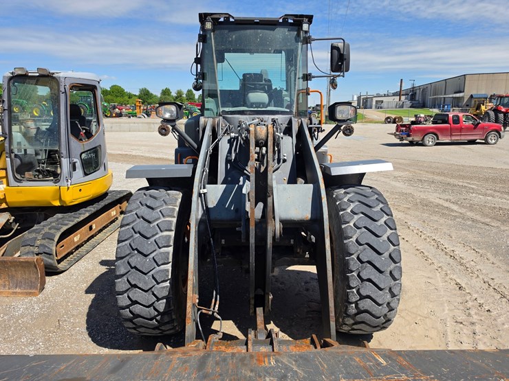 2021-doosan-dl220-image-4